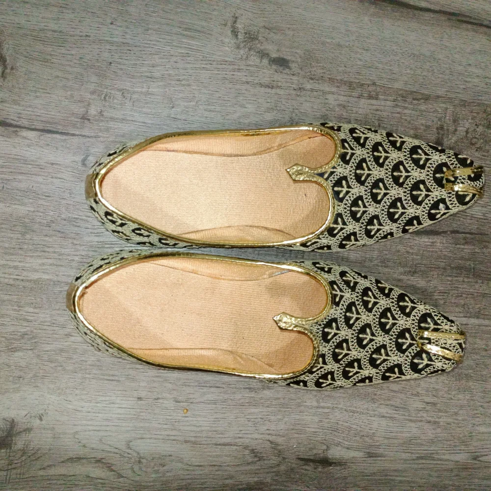 Elegant Black and Gold Women's Loafers - Picture 2 of 2
